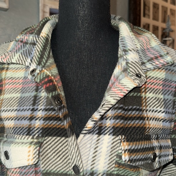 Gently worn womans large O’Neill flannel jacket button up (891) - Picture 3 of 5